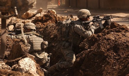 1024px-US_Army_soldiers_in_a_firefight_near_Al_Doura,_Baghdad