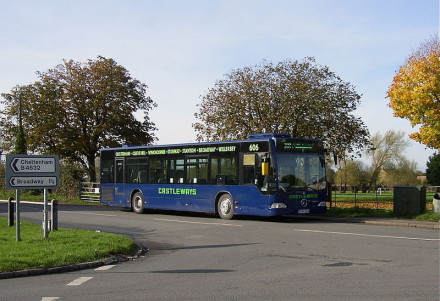 800px-Rural_bus_at_Willersey_-_geograph.org.uk_-_3210596