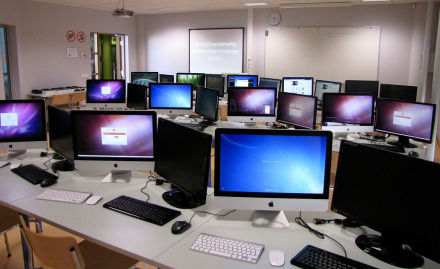 1280px-Mobile_software_development_laboratory_in_The_Estonian_Information_Technology_College