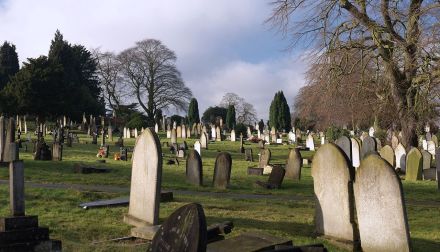 1280px-Welford_Road_Cemetery_wide_view