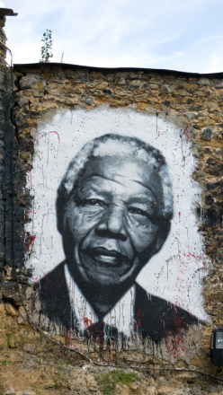 Nelson_Mandela_painted_portrait_P1040890
