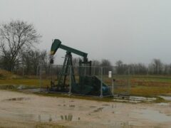 Fracking oil well