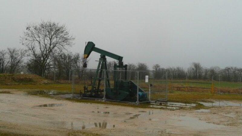 Fracking oil well