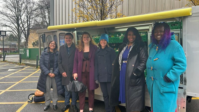 Councillor Rezina Chowdhury (Lambeth), Councillor Danial Adilypour (Lambeth). Alison McGovern MP, Liz Kendall MP, Councillor Nanda Manley-Browne (Lambeth), Councillor Kemi Akinola (Wandsworth) at the food bus at Jubilee Children's Centre