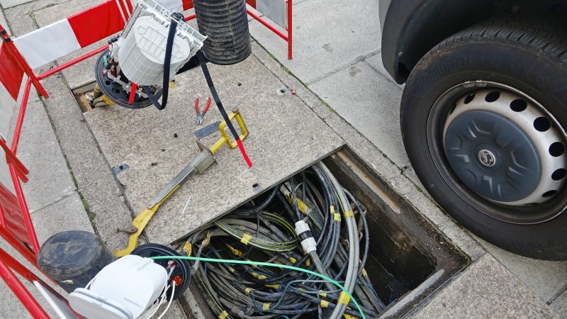 Fibre optic cable installation
